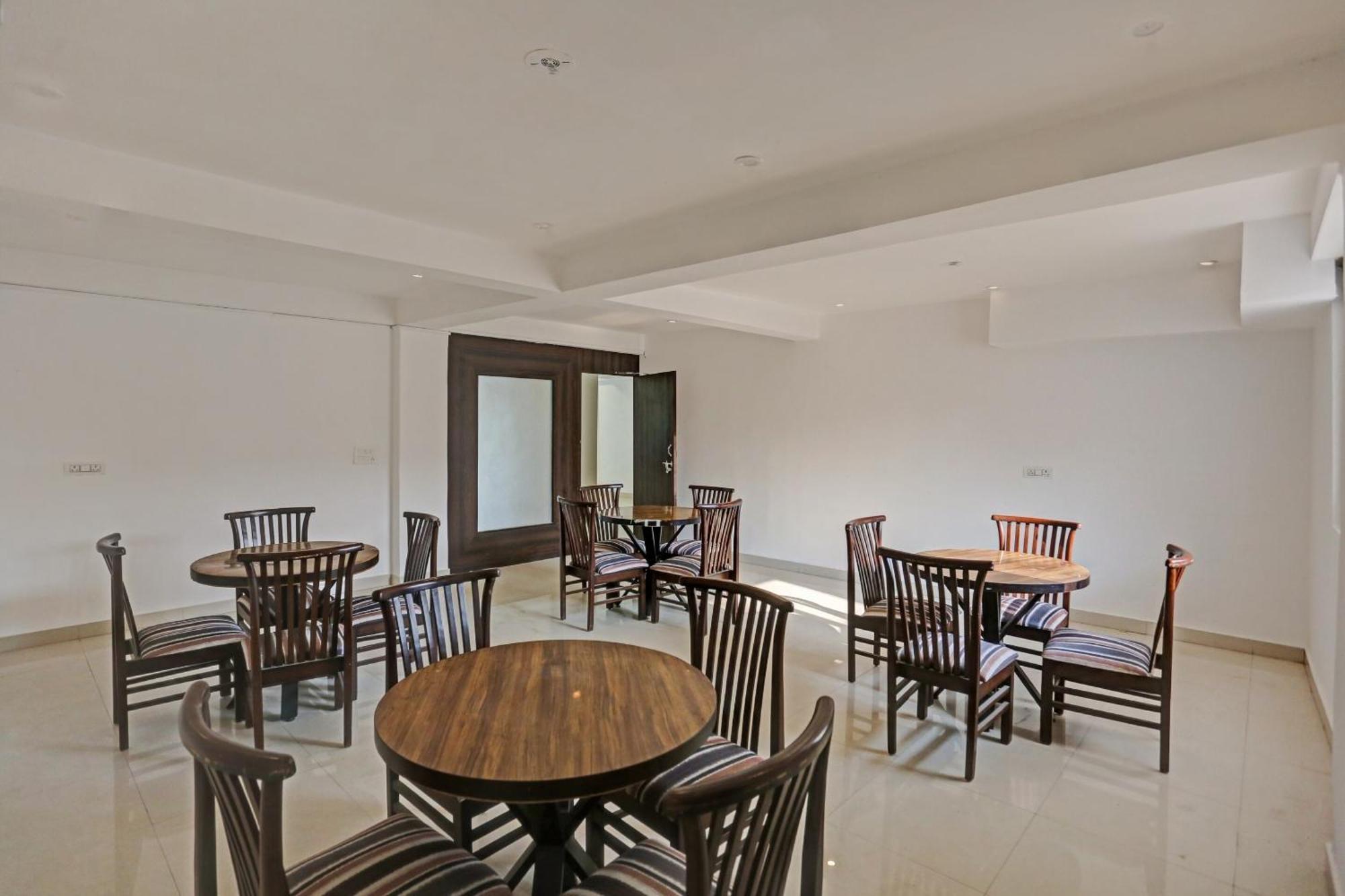 Hotel O The Grand Palm Гургаон Екстериор снимка