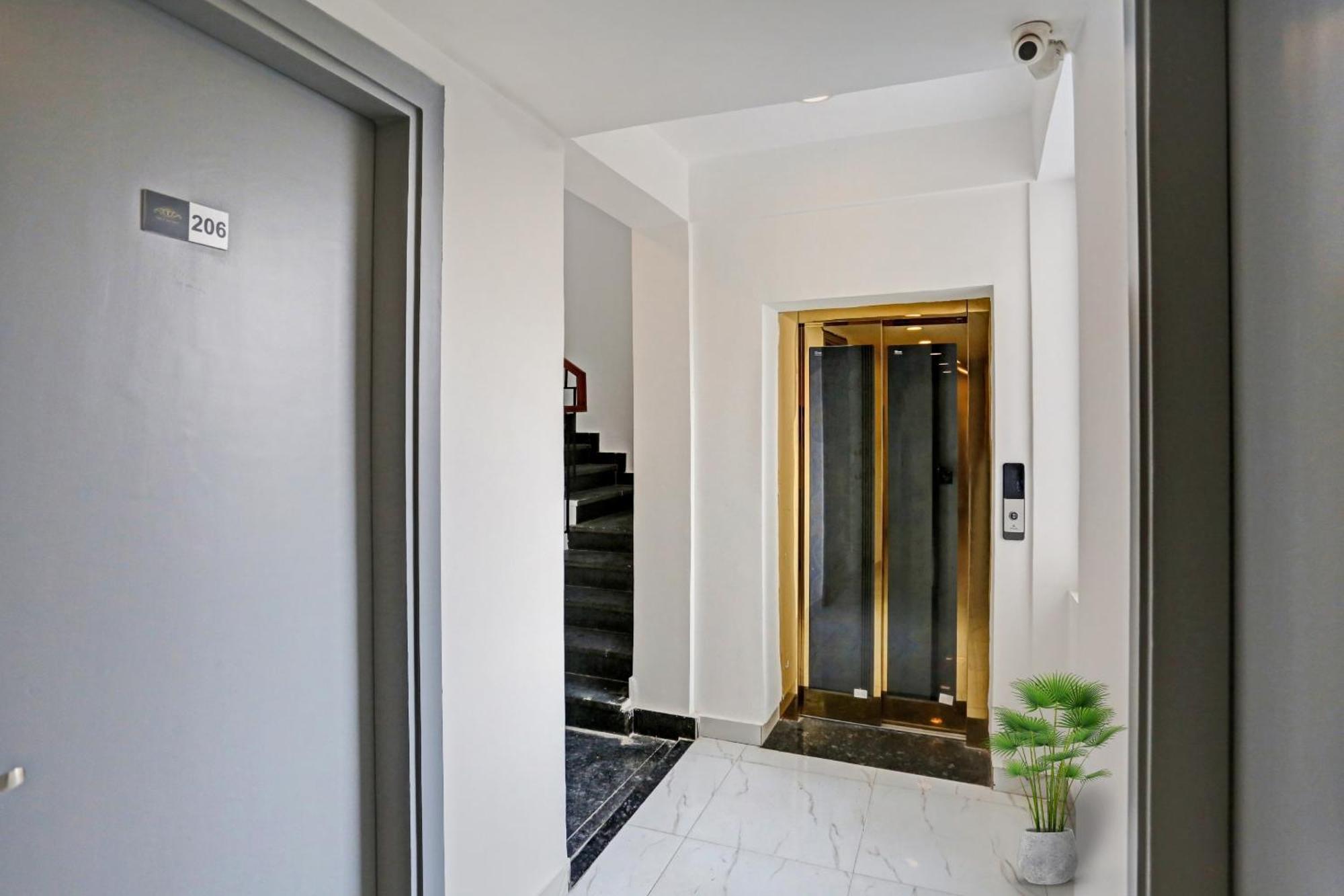 Hotel O The Grand Palm Гургаон Екстериор снимка